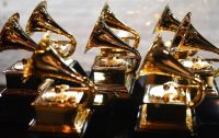 Cancelan los premios Grammy 2022 por el aumento de contagios de COVID